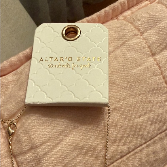 NWT Altar'd State Gold Oval Locket Pendant Necklace - Picture 3 of 6